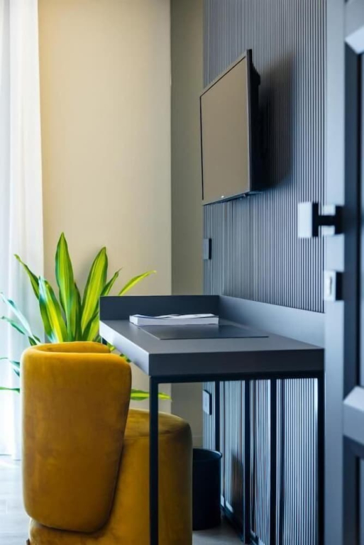 MH SUITES Plebiscito