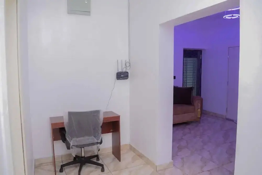 Bamgbose Apartments - Sleeps 2 - Parking - Balcony