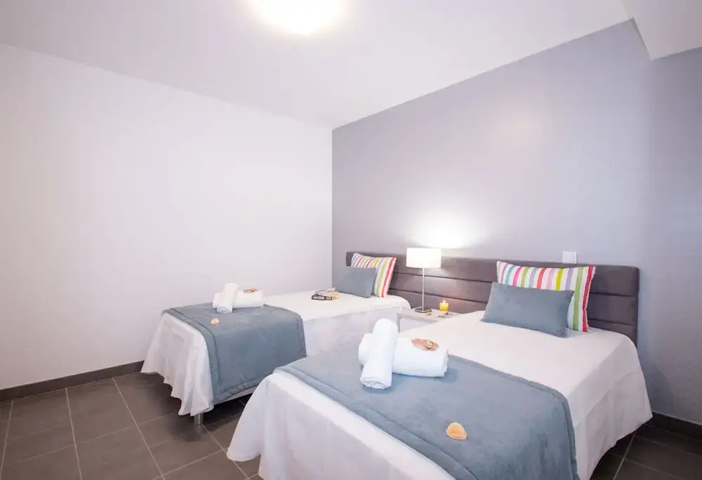 Villa Riviera - com piscina aquecível, 2 jacuzzis e BBQ em Armação de Pêra