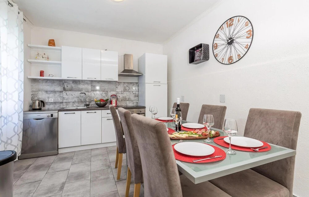 Nice Apartment in Rijeka With Wifi, Outdoor Swimming Pool and 2 Bedrooms