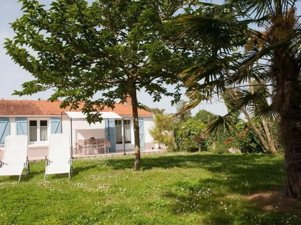 Gite Saint-Urbain, 3 pièces, 4 personnes - FR-1-426-303