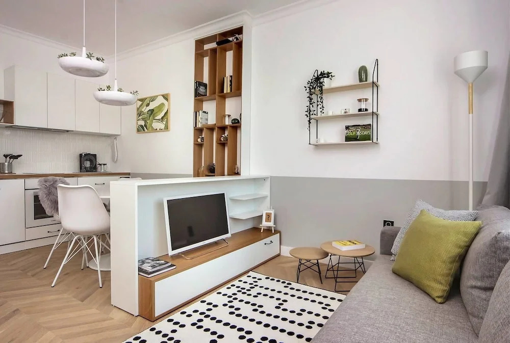 FM Luxury 1-BDR Apartment with Balcony - Cosy Home
