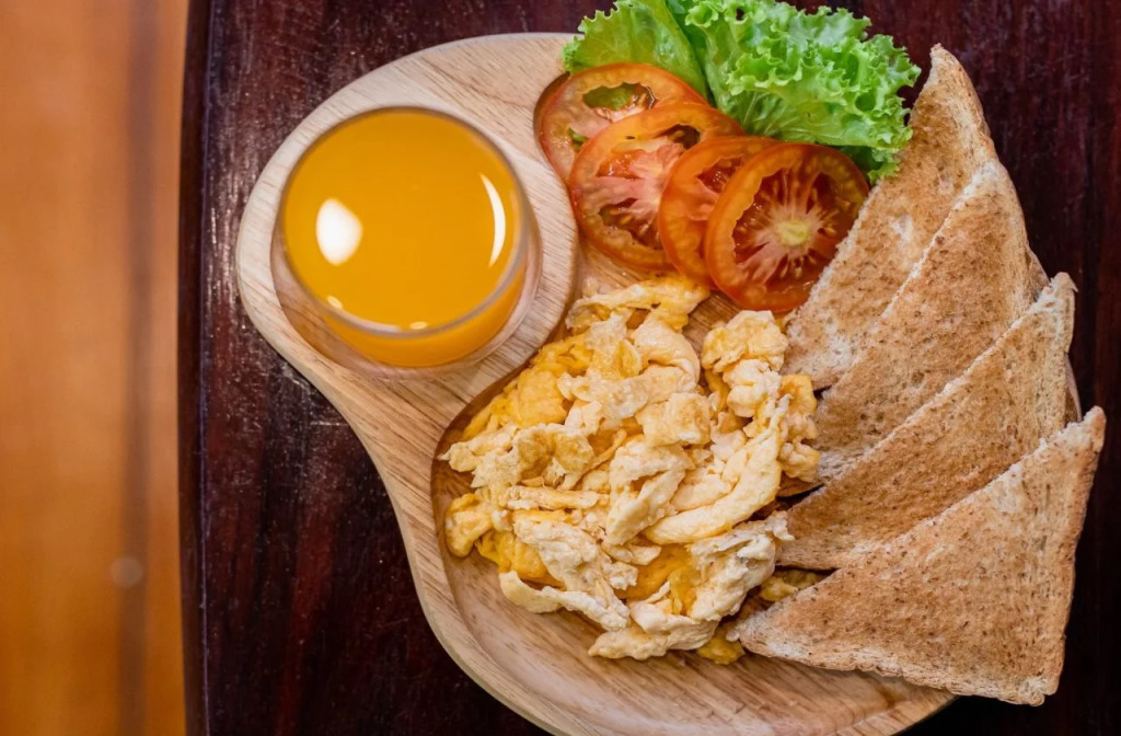 The Alley Hostel & Bistro