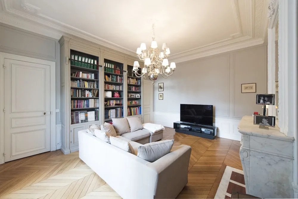 Duplex Near Trocadero