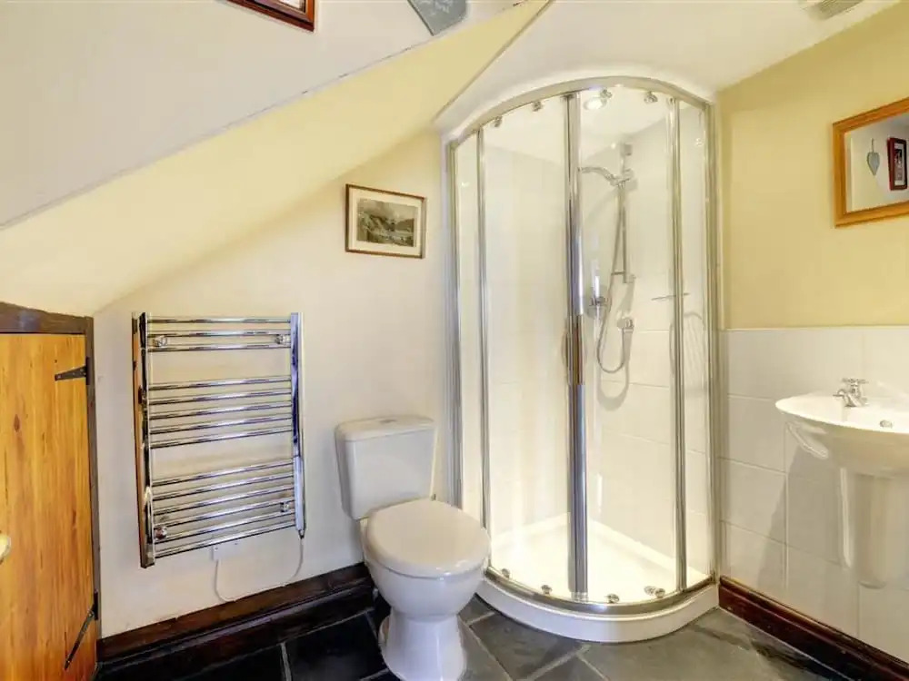 Vintage Holiday Home at Clappersgate District With Fireplace