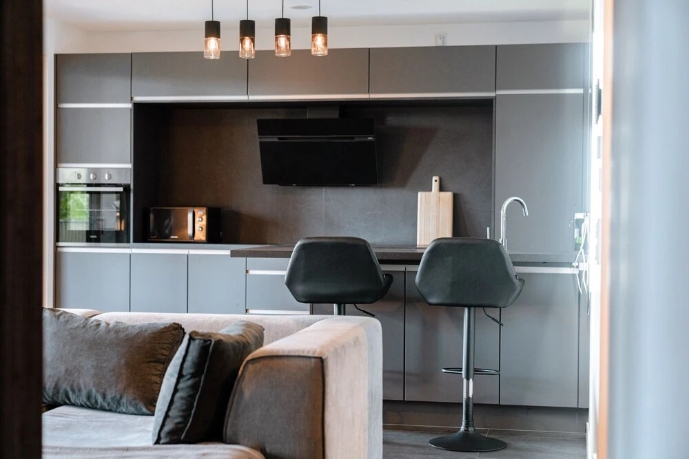 Stylish 1BR Apt w Balc Cloche dOr