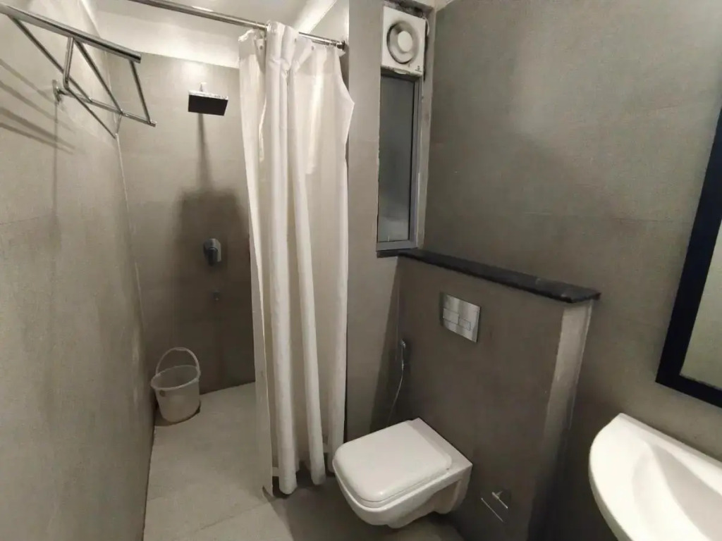 Saltstayz Select – Near Sohna Road City Center