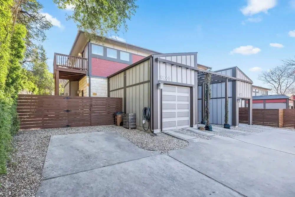 Chic & Homey 3BR Close to Downtown