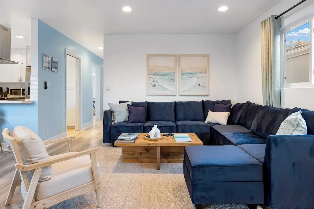Steps to Sand! 2 Homes in 1 Sleeps 17, Outdoor Space, Walk to Shops & Dining