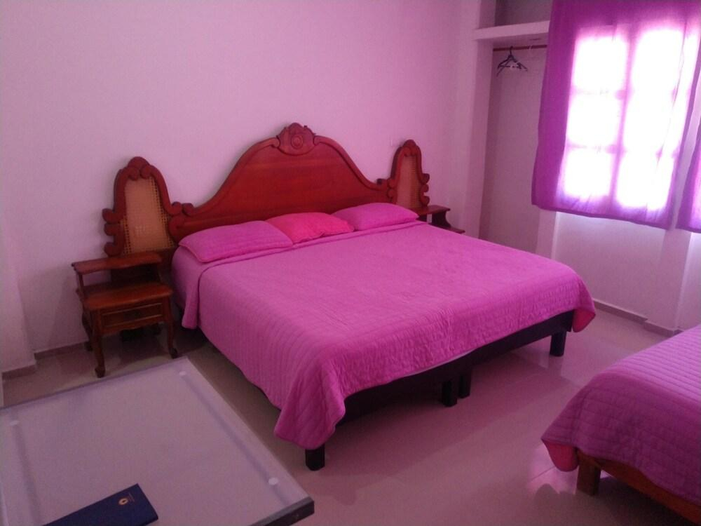 Hotel Atenas Inn