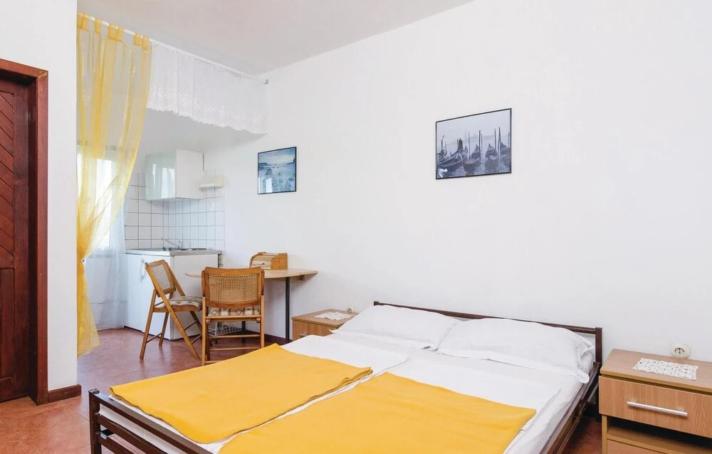 Nice Home in Sreser With Wifi and 3 Bedrooms