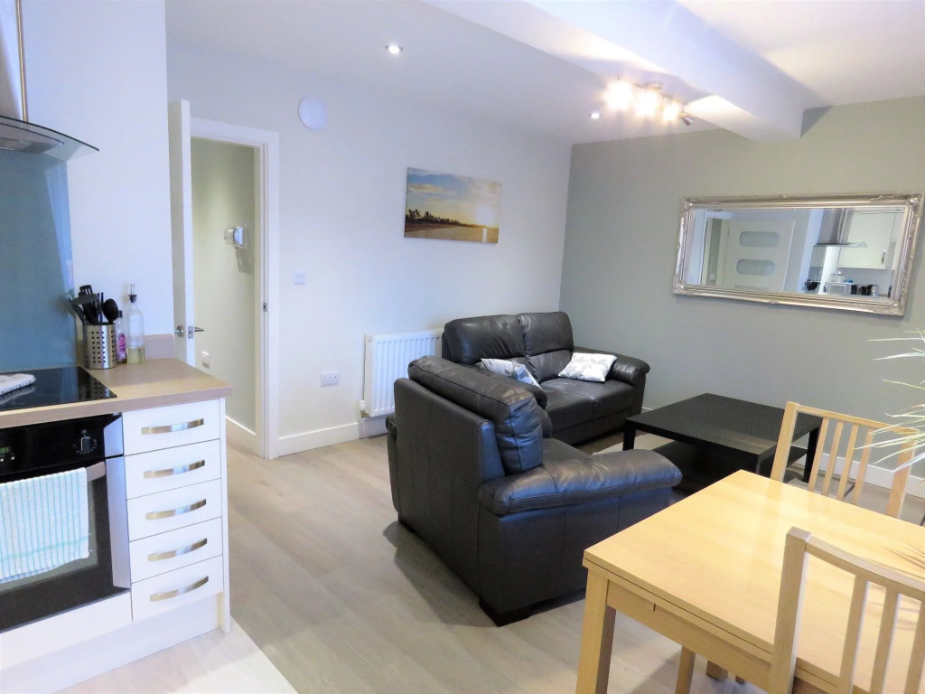 Abbey Apartments - Modern Serviced Apartments - Tourists & Professionals