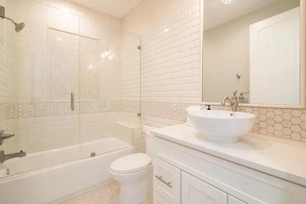 Edgewater by Avantstay Gorgeous Character Lakefront Home w/ Private Dock