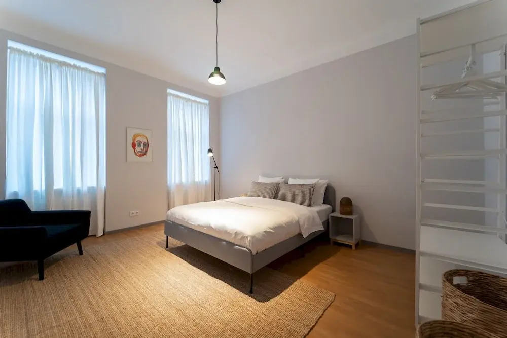 Spacious 2bdr Apt in Beautiful Neighborhood