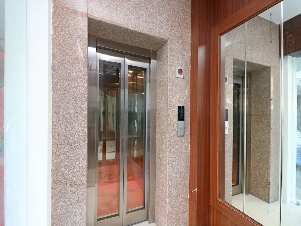 OYO Flagship 74174 Hotel Central Plaza
