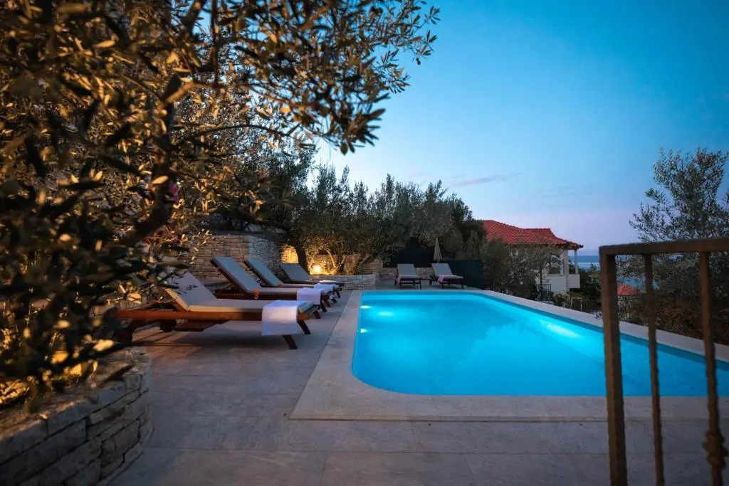Luxury Villa Stairway to Heaven with Pool