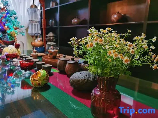 Yiyinju Holiday Hotel