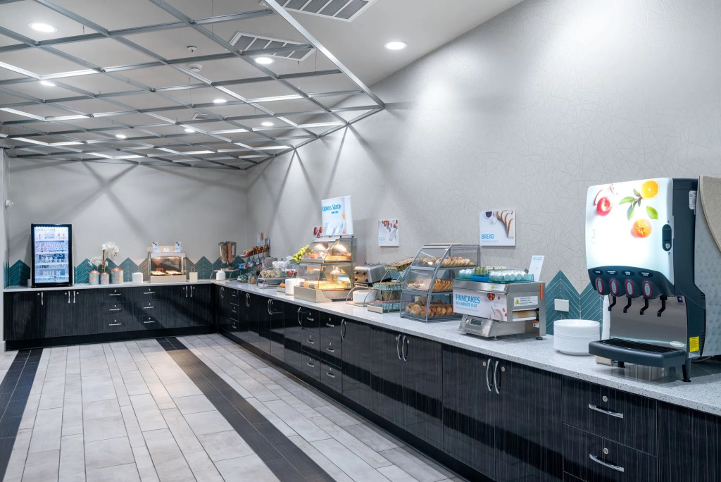 Holiday Inn Express & Suites - Charlotte Airport by IHG