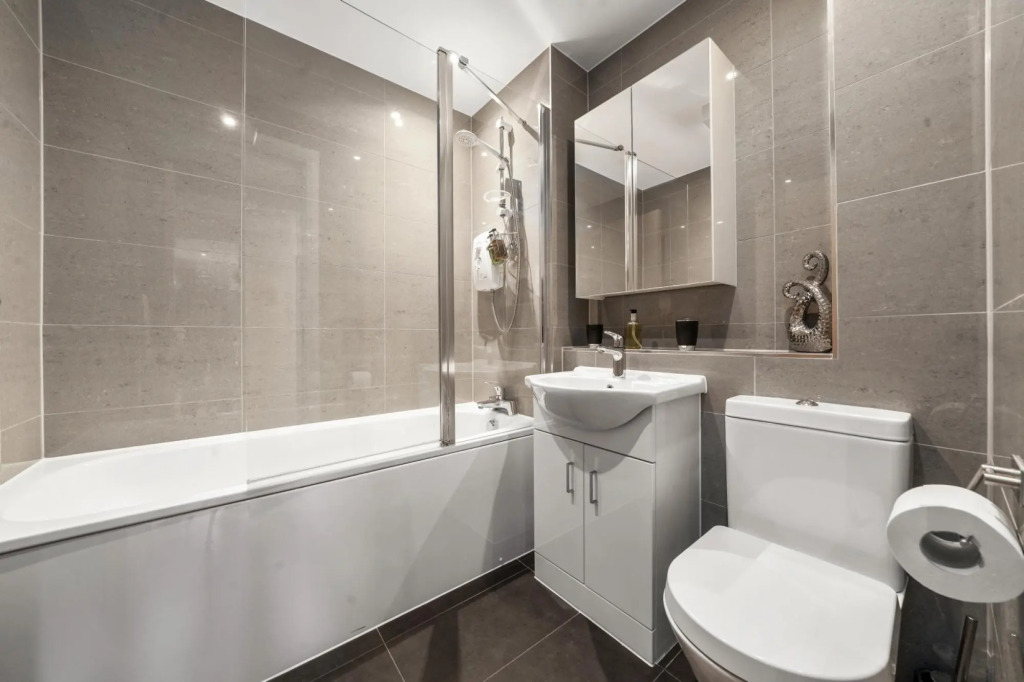 London Heathrow Living Serviced Apartments- Apt 12