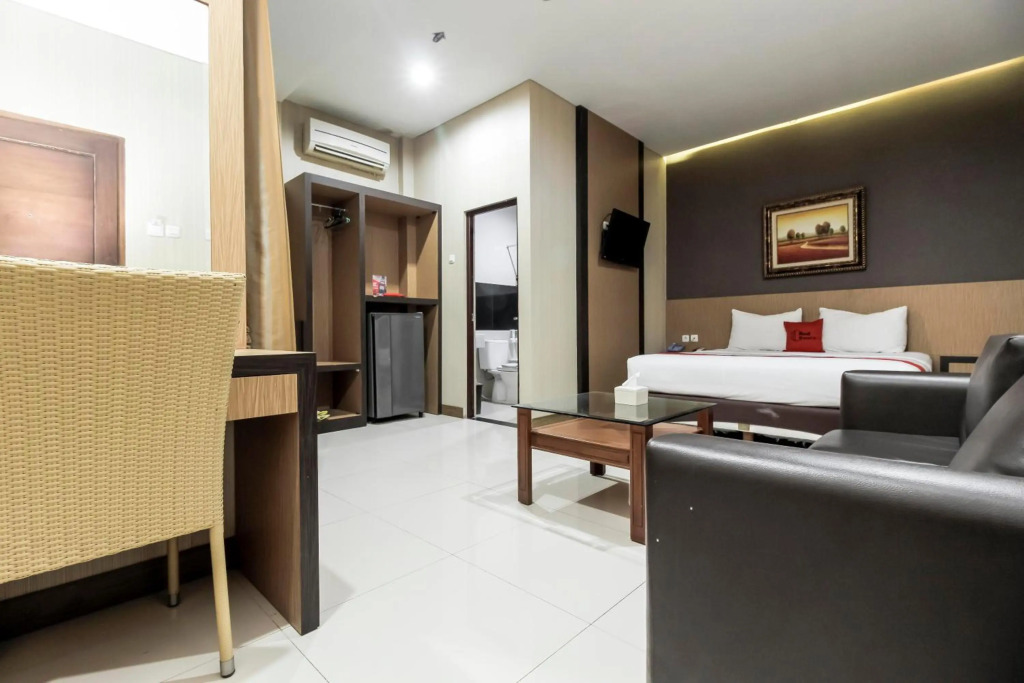 RedDoorz Plus @ Tuparev Cirebon