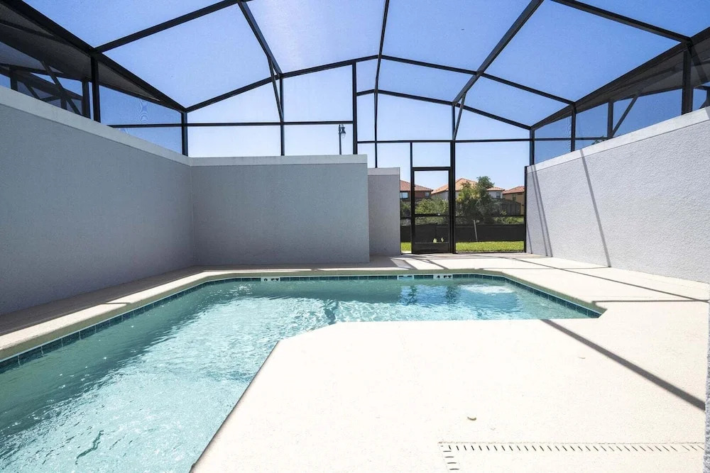 Bright Modern Home @storey Lake