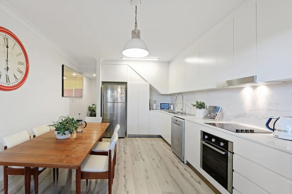 Auburun Designed 2 Bedrooms Home with Free Parking by KozyGuru