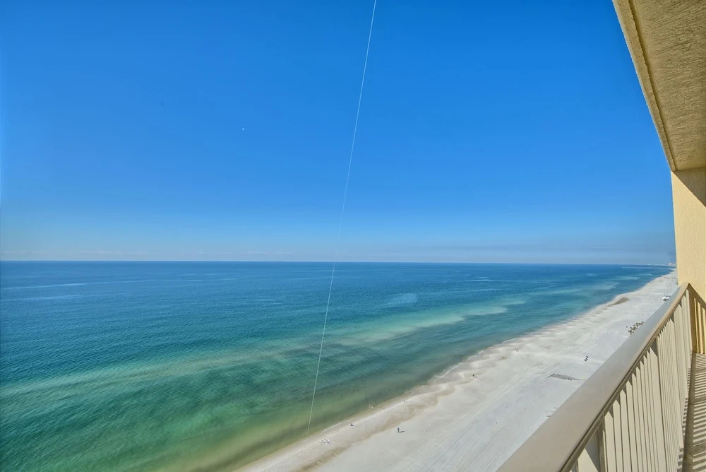 Roomy Oceanfront Condo with Breathtaking View and Beachside Pool - Unit 1906 by RedAwning