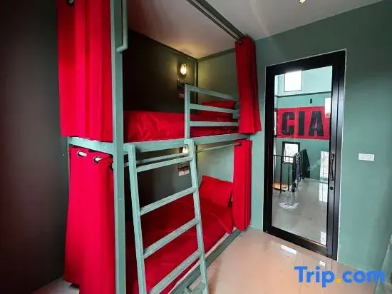 Whoopers Hostel Ao Nang - By The Beach