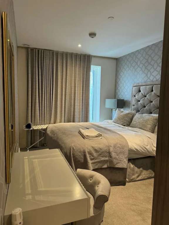 Barking Bliss - Bright Apartment With City Views