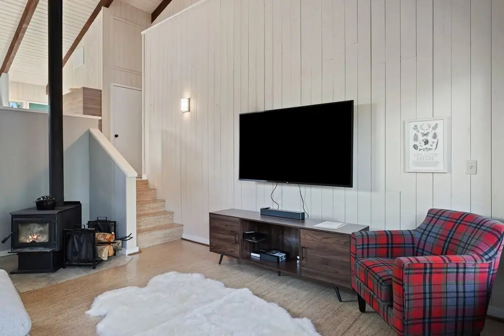 Pet-Friendly Pine Knoll Private Home with Hot Tub and Fire Pit by RedAwning