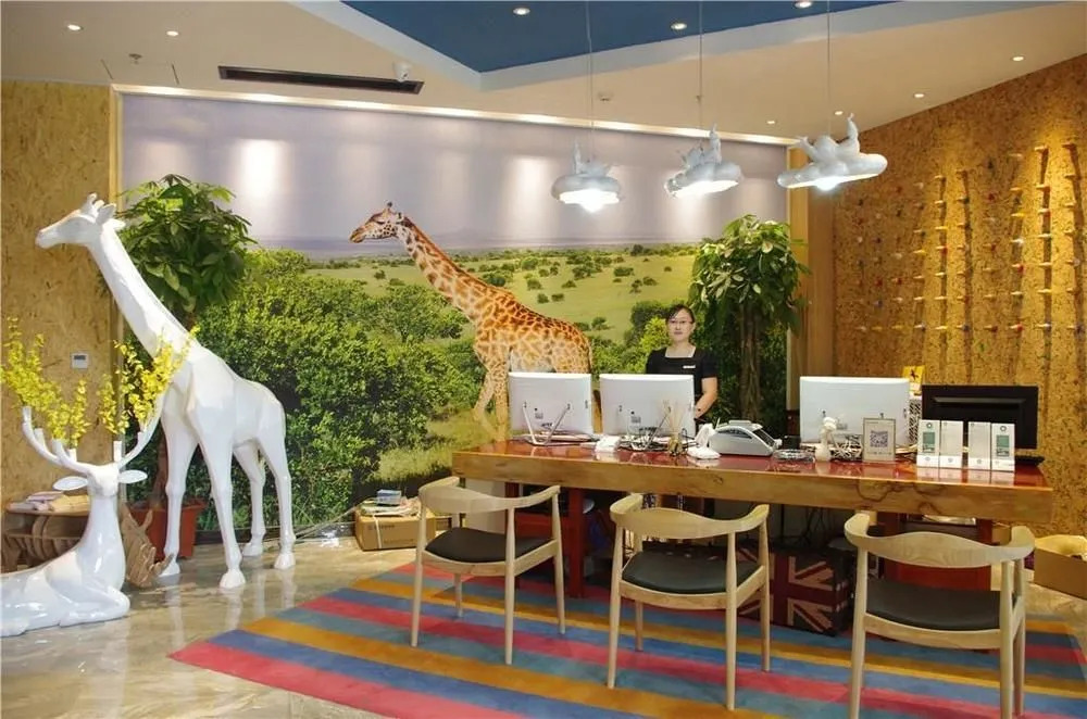 Wonderland Hotel