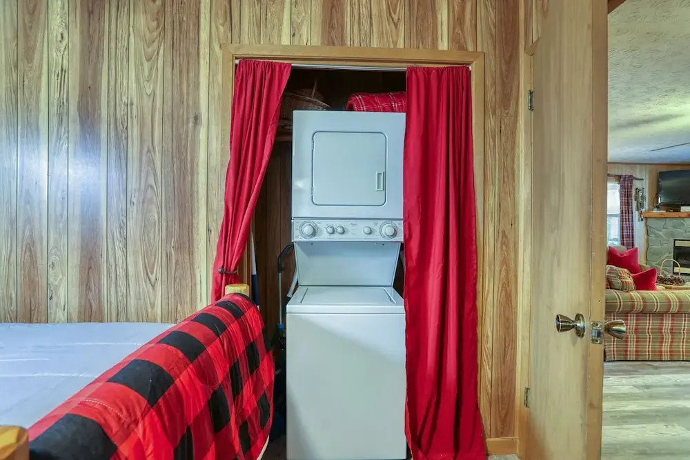 Wandering Creek - 2 Bedrooms, 1 Baths, Sleeps 6 Cabin by RedAwning