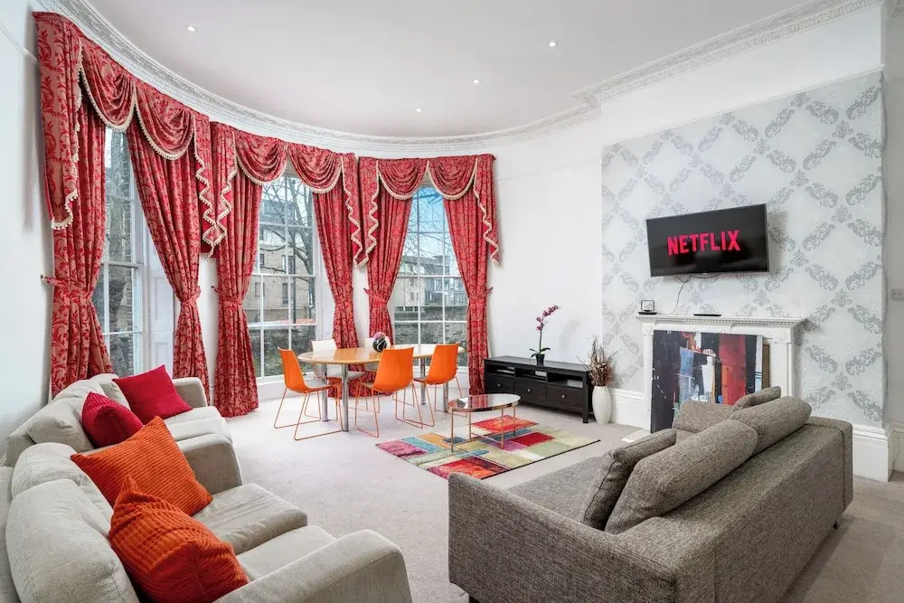 Elegant 2bed by 02 Arena, Airport with Fast Wi-Fi and Parking