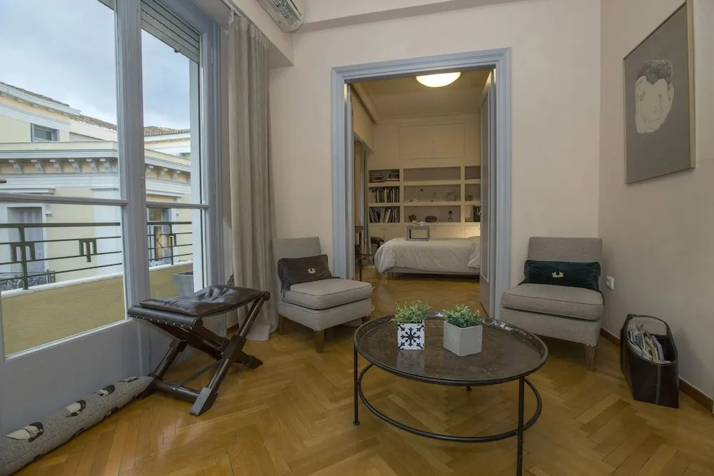 Downtown, classic apartment in Syntagma by GHH