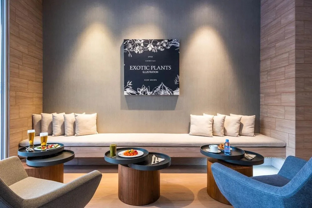 Travelers Orange Suites