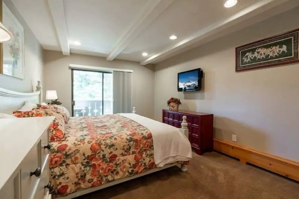 Condo with Outdoor Heated Pool and Free WiFi