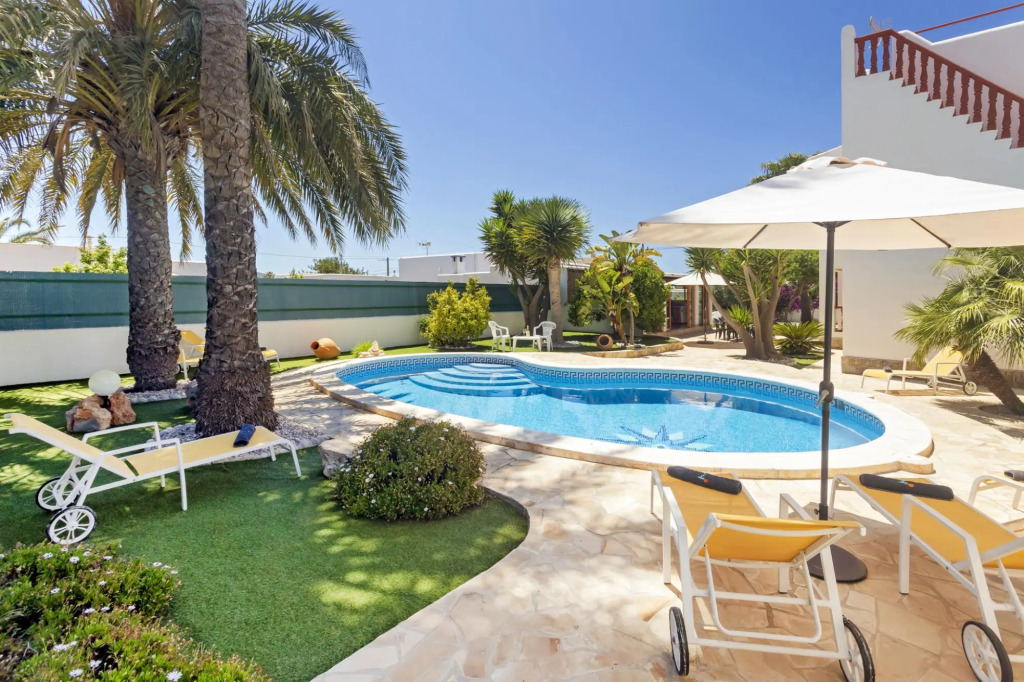 Villa in Ibiza Town with private pool, sleeps 9 - Villa Mali