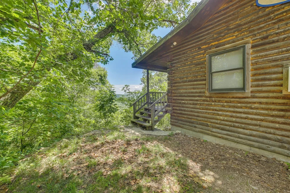 Studio w/ Mtn Views, 1 Mi to Thorncrown Chapel!