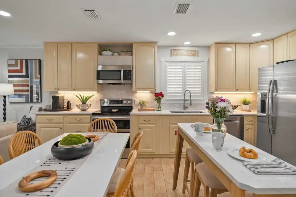Newly Renovated! 2-min Walk to the Beach The Coastal Cottage by Avantstay