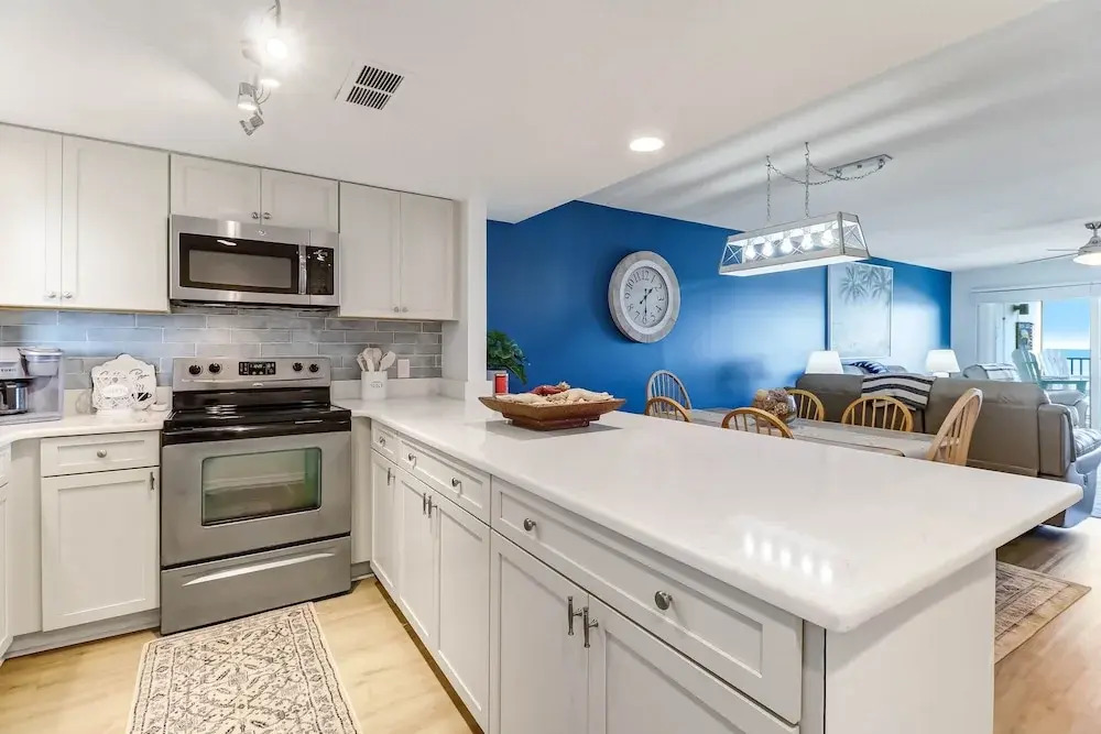 C5 Amelia South 2 Bedroom Condo by RedAwning