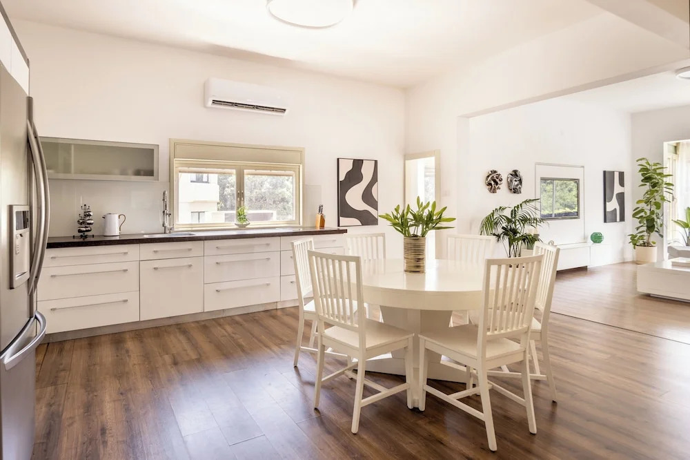 Heart of TLV Elegant Home by Sea N' Rent
