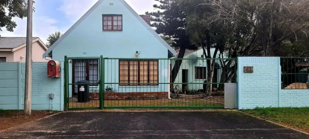 Cozy Cottage +/- 500m from the beach