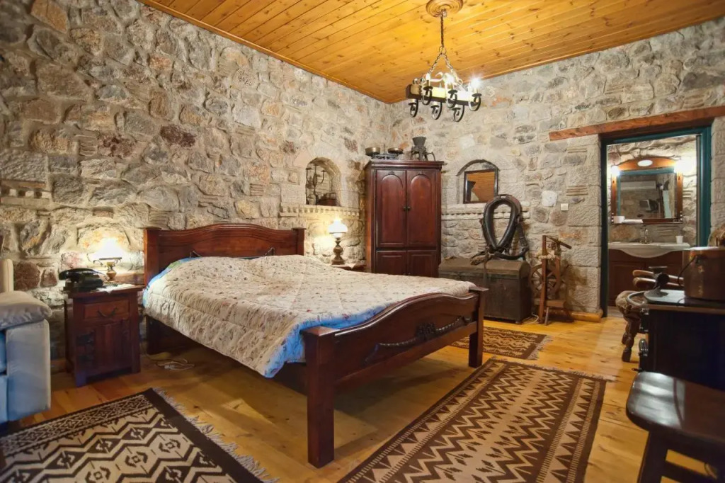 Alexandros Pension