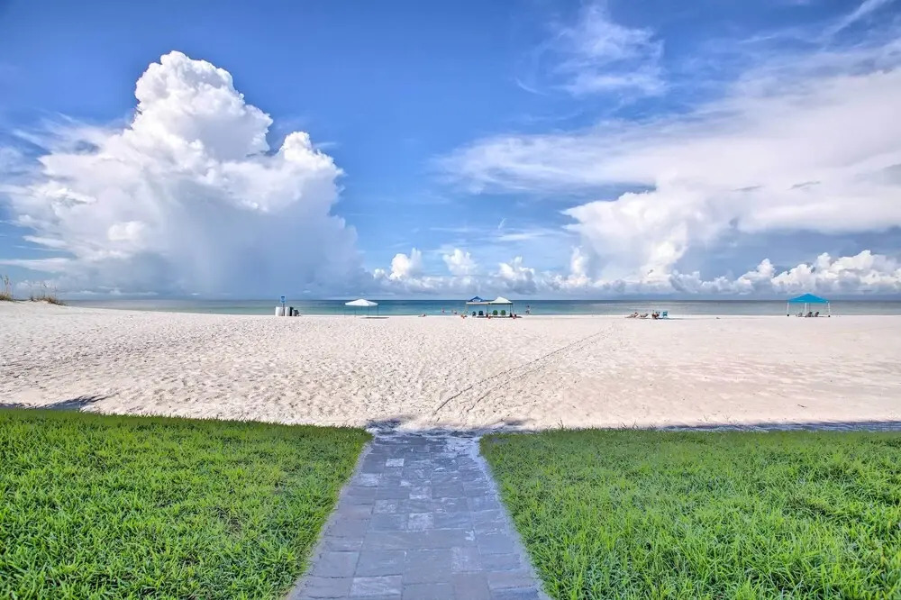 Beachfront Condo w/ Pool in Redington Shores