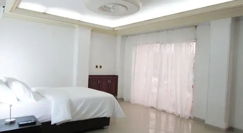 Hotel Los Robles Cali