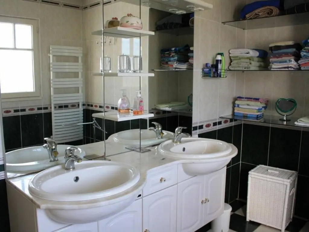 Maison récente avec jardin, 4 chambres, proche mer et commerces à Bouin - FR-1-426-129