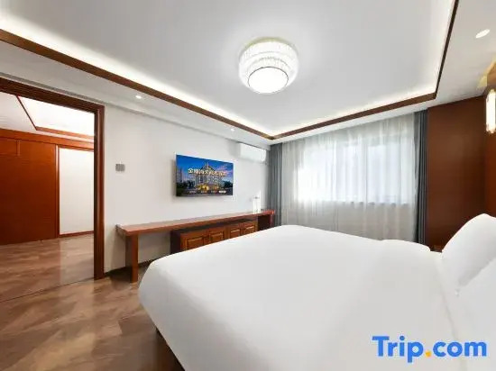 Jinding Haitian Business Hotel