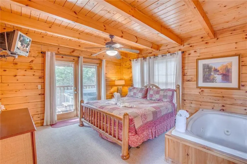 Dream Catcher II 1 Bedroom Home with Hot Tub