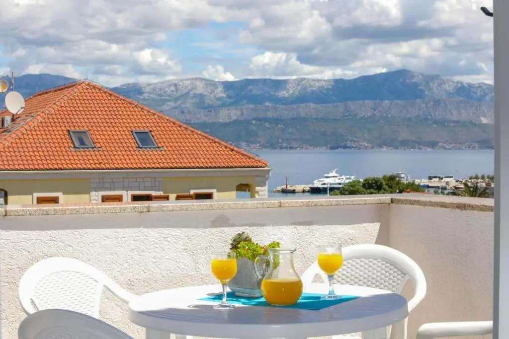 Rooms by the sea Supetar, Brac - 19049