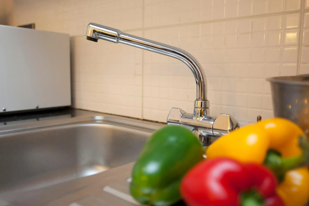 Snooozz - in the heart of Nottingham City Centre - in Victoria Centre Shopping Centre on Milton Street - Your own private Apartment next to the Hilton with full Kitchen and Television Lounge, plus Restaurants, Shops and Supermarket all onsite